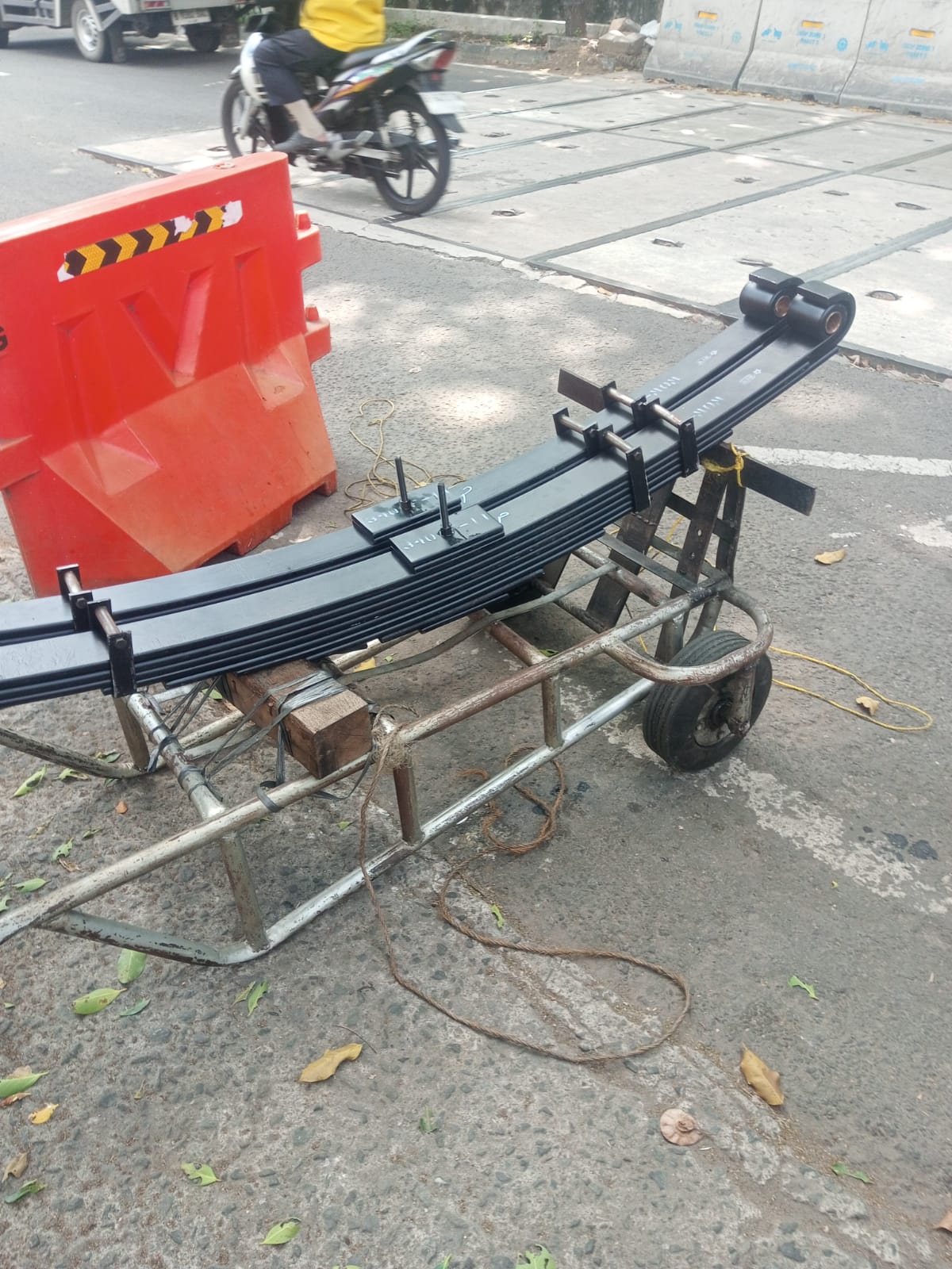 Leaf Spring Assembly (Per Daun Heavy Dump Truck)